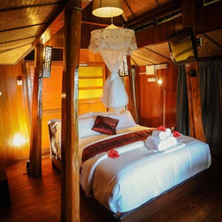 Malihom Private Estate Villa Balik Pulau Ngoại thất bức ảnh